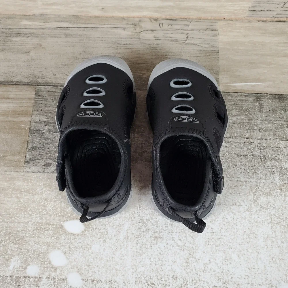 KEEN Stingray Kids Sandals Sz 5 Black Drizzle Leather Round Toe Waterproof